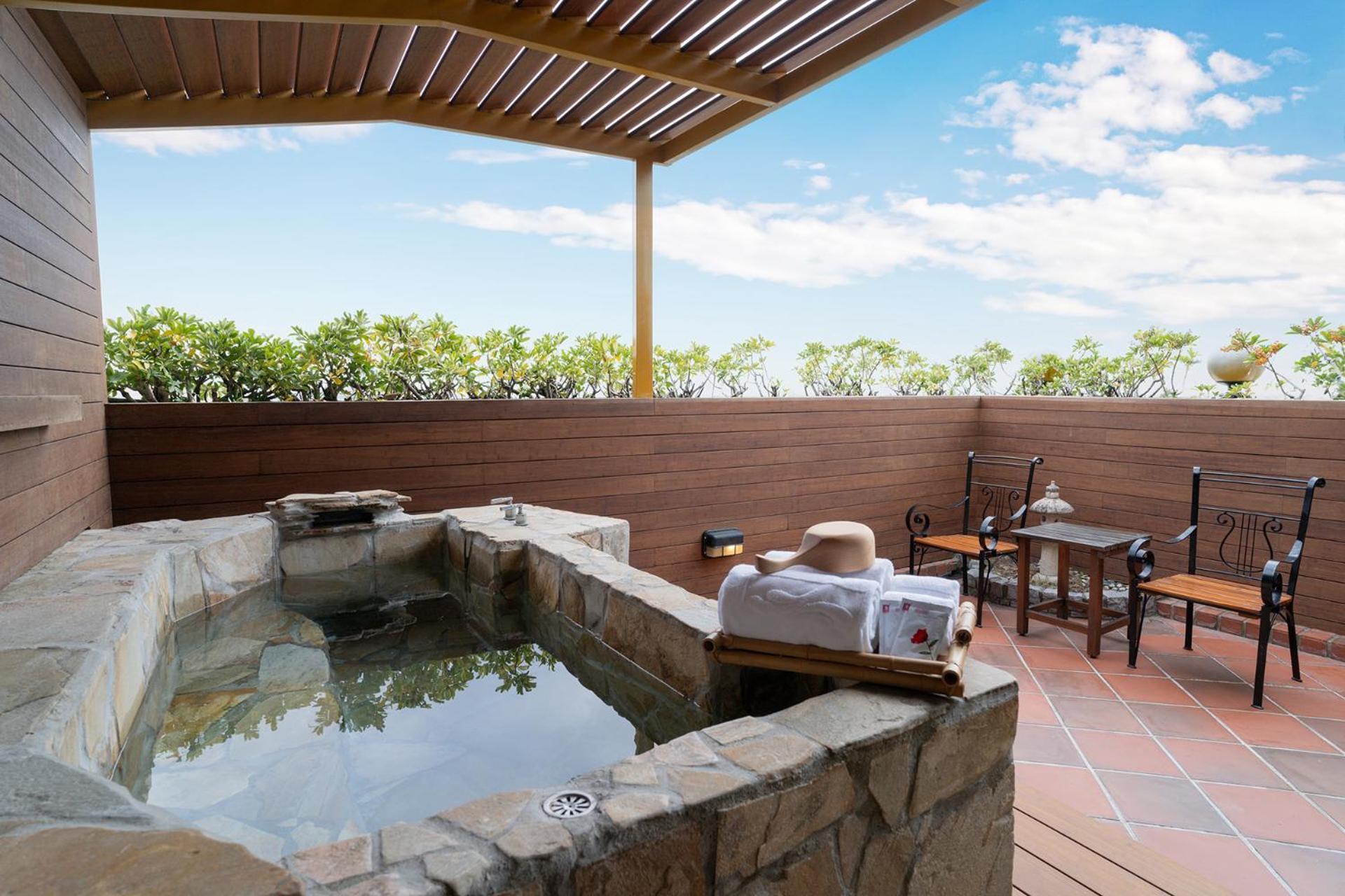娜路弯大酒店 T'ai-tung 外观 照片 A private onsen