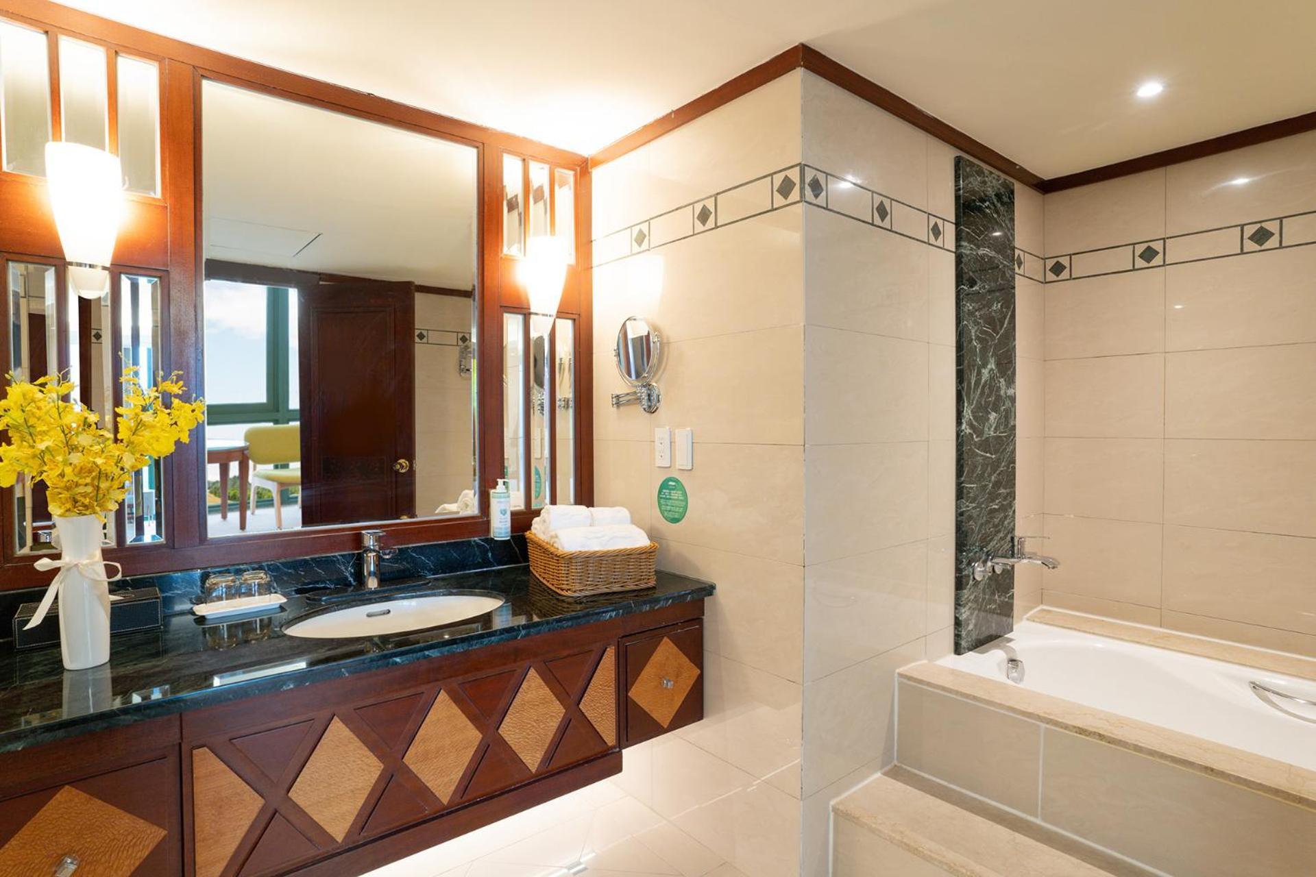 娜路弯大酒店 T'ai-tung 外观 照片 Bathroom